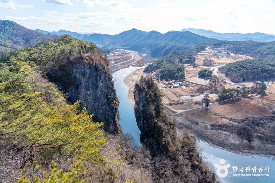 강원_영월_선돌 (강원고생대 국가지질공원)_외부_3.png