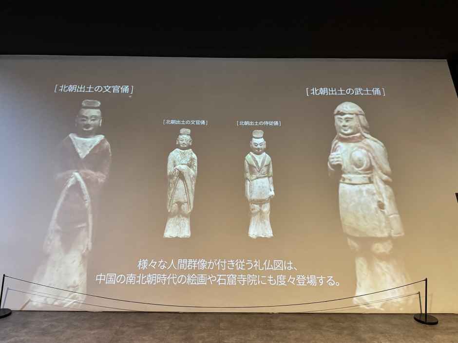 展示物のほとんどが日本語表示に切り替えられます