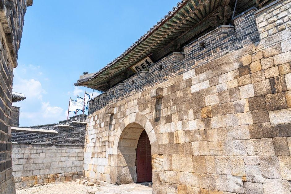 화서문(華西門)