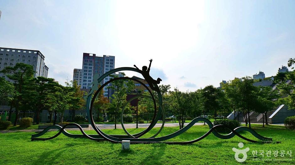 Oryu-dong Station Plaza