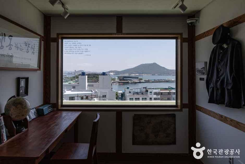 Boy Kim Dae-jung Study Room