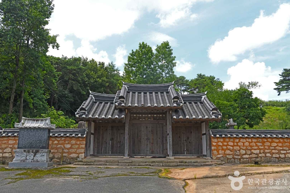 Gyeonghyeon Seowon