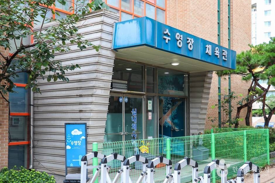 龍山初等学校室内プール