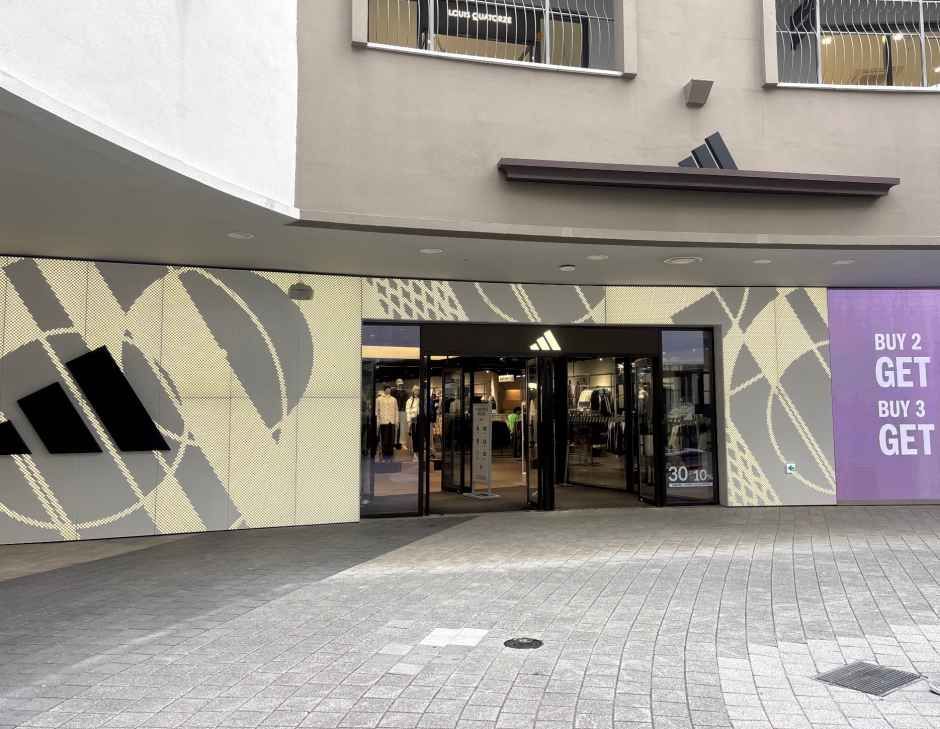 阿迪达斯 乐天Premium奥特莱斯 东釜山店