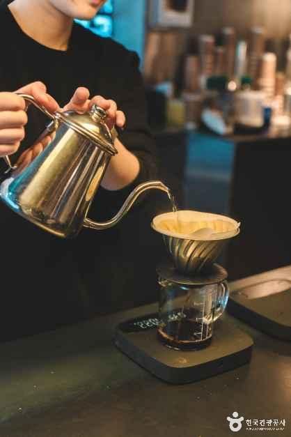 정지영커피로스터즈 행궁본점