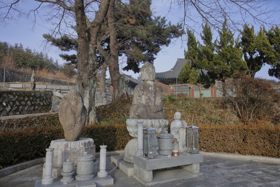 Gwanggyeong Temple Site Seated Stone Buddha