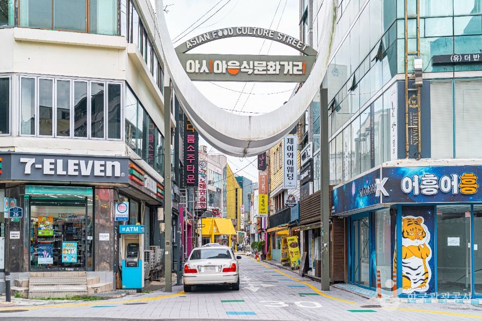 旧市庁舎通り