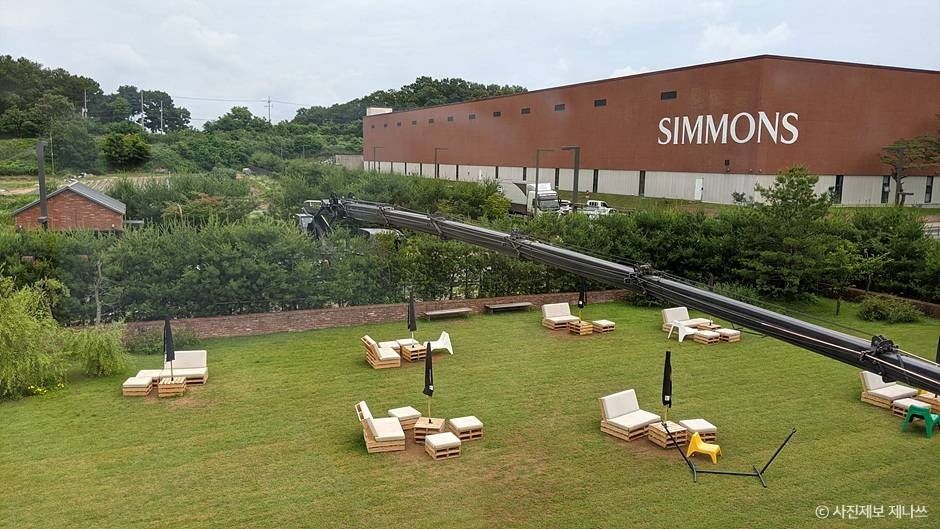 SIMMONS Terrace店