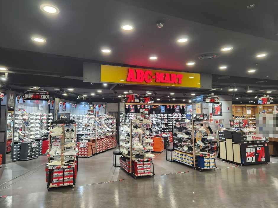 ABC마트 ST 월드컵홈플러스점