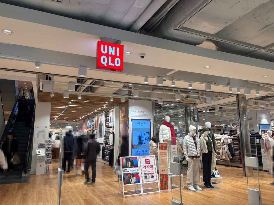 UNIQLO Lotte Department Store Centum City Branch