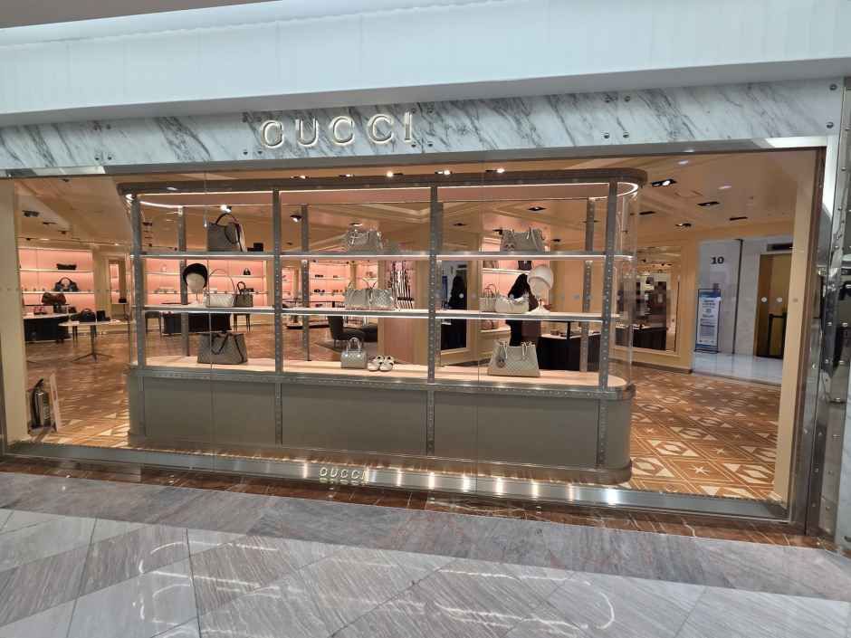 Gucci - Lotte Department Store Main Branch [Tax Refund Shop](구찌 롯데백화점 본점)