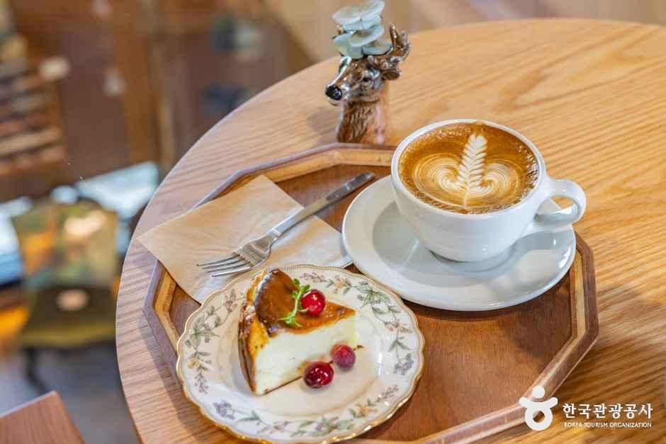 제주_사슴책방 (3).jpg