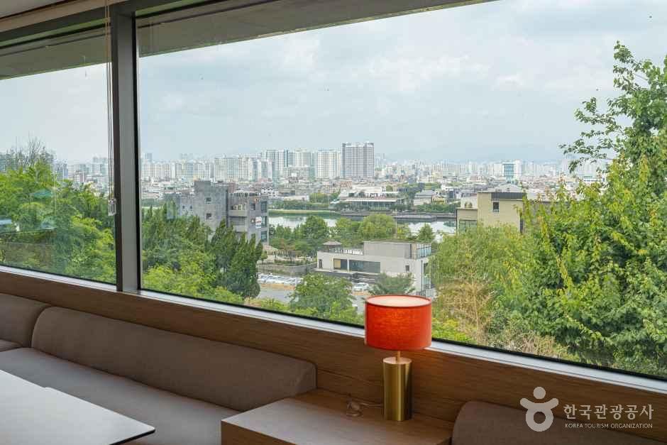 낫온리커피어반델리(NOT ONLY COFFEE URBAN DELI)