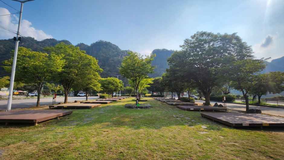 팔봉산관광지 야영장