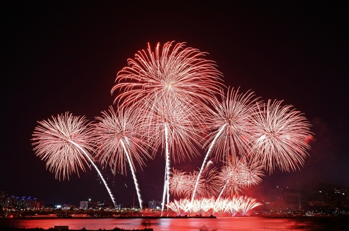 Seoul International Fireworks Festival (서울세계불꽃축제)