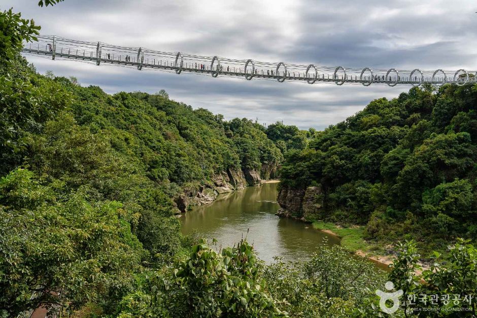 Hantangang River Jusangjeolli-gil