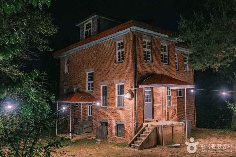 Gongju Junghak-dong Former Missionary House