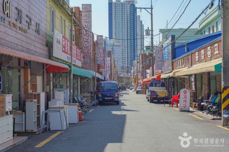Jwacheon-dong Furniture Street