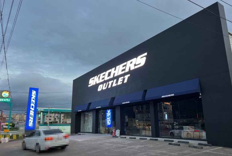 [事後免税店]SKECHERS OUTLET（スケッチャーズアウトレット）・コンジアム（昆池岩）店(스케쳐스 아울렛 곤지암점)