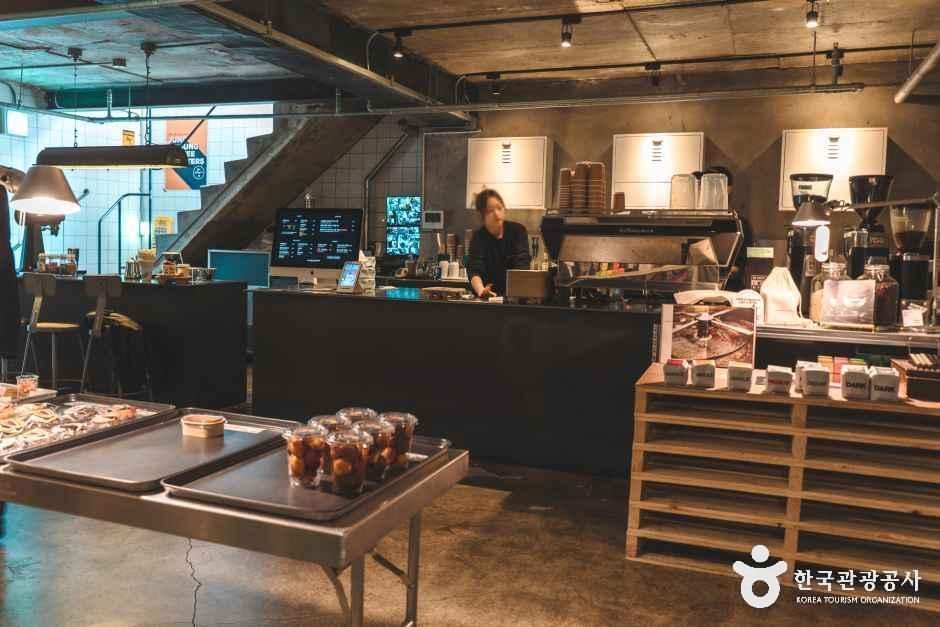 정지영커피로스터즈 행궁본점