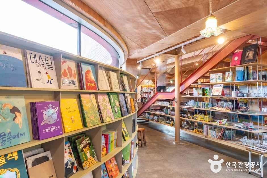 제주_사슴책방 (4).jpg