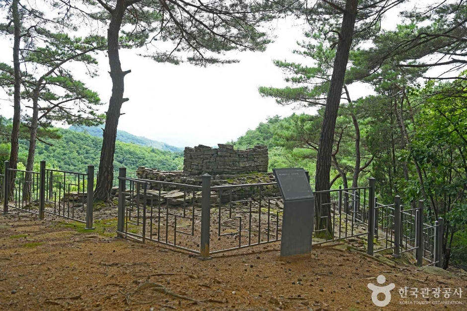 堤川 校里 方壇石造物