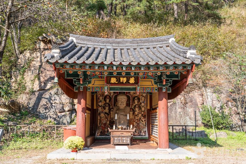 Deokjusa Temple Standing Medicine Buddha