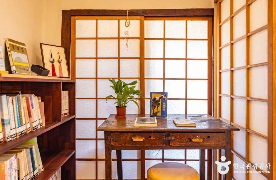 제주_제주책방·사랑방 (12).jpg