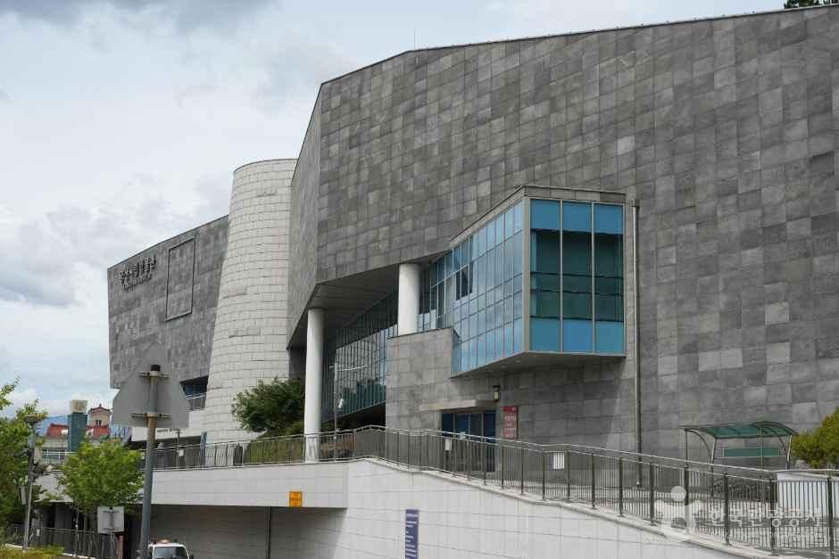 梁山市立博物館