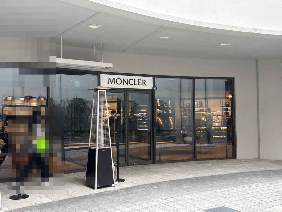Moncler Lotte Premium Outlets Busan East Branch