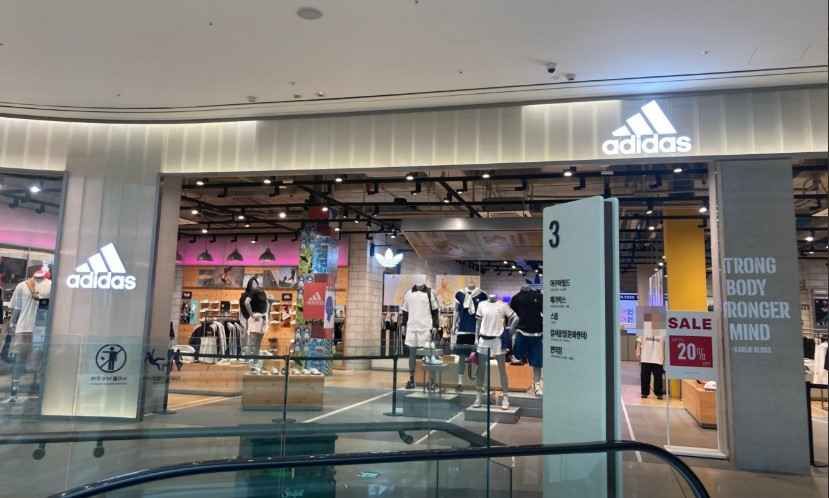 [事後免税店] adidas（アディダス）・スターフィールドアンソン（安城）店(아디다스 스타필드 안성점)