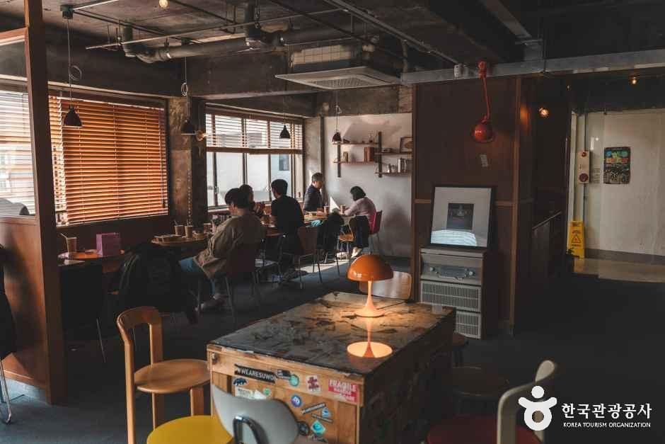 정지영커피로스터즈 행궁본점