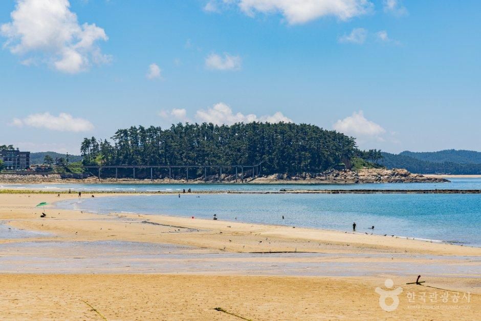 Chollipo Beach