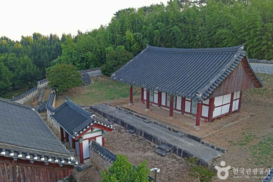 Eunjin Hyanggyo Daeseongjeon Hall
