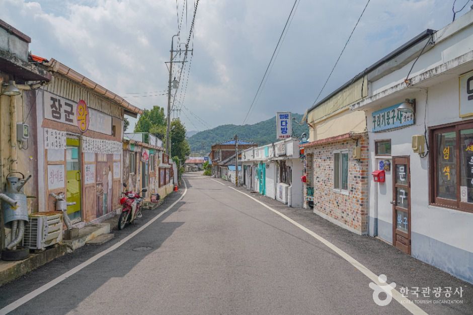 Deukryang Station Nostalgia Street