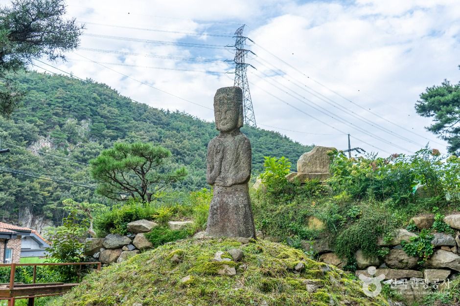 Gangdaengi Maitreya Buddha