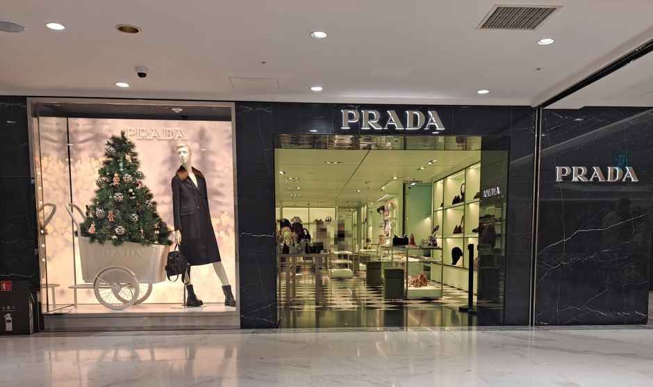 Prada - Lotte Department Store Main Branch [Tax Refund Shop](프라다 롯데백화점 본점)