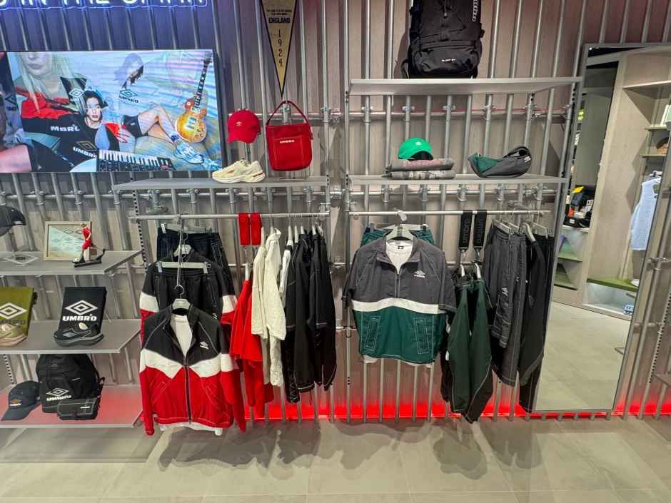 [事後免税店] UMBRO（アンブロ）・スターフィールドコヤン（高陽）店(엄브로 스타필드 고양점)