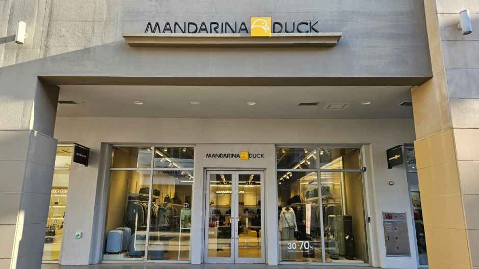 [事後免税店] MANDARINA DUCK（マンダリナダック）・ロッテプレミアムアウトレットキムヘ（金海）店(만다리나덕 롯데프리미엄아울렛 김해점)