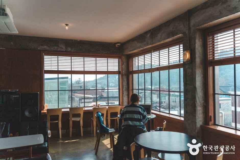 정지영커피로스터즈 행궁본점