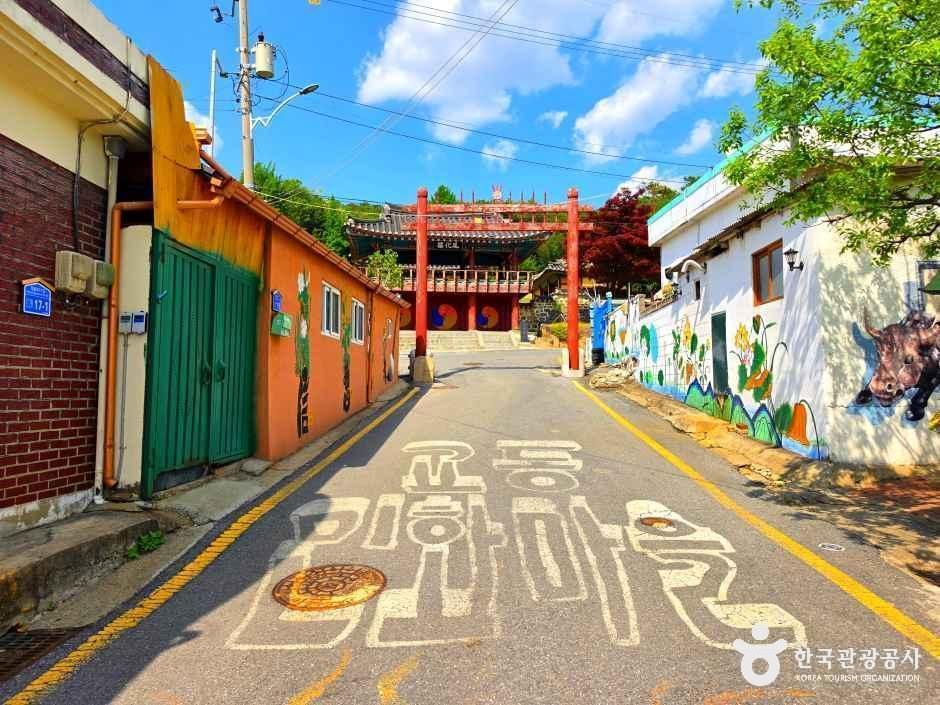 校洞民画村