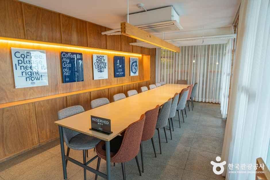 낫온리커피어반델리(NOT ONLY COFFEE URBAN DELI)