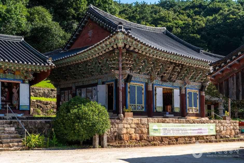 白蓮寺（康津）（백련사（강진））