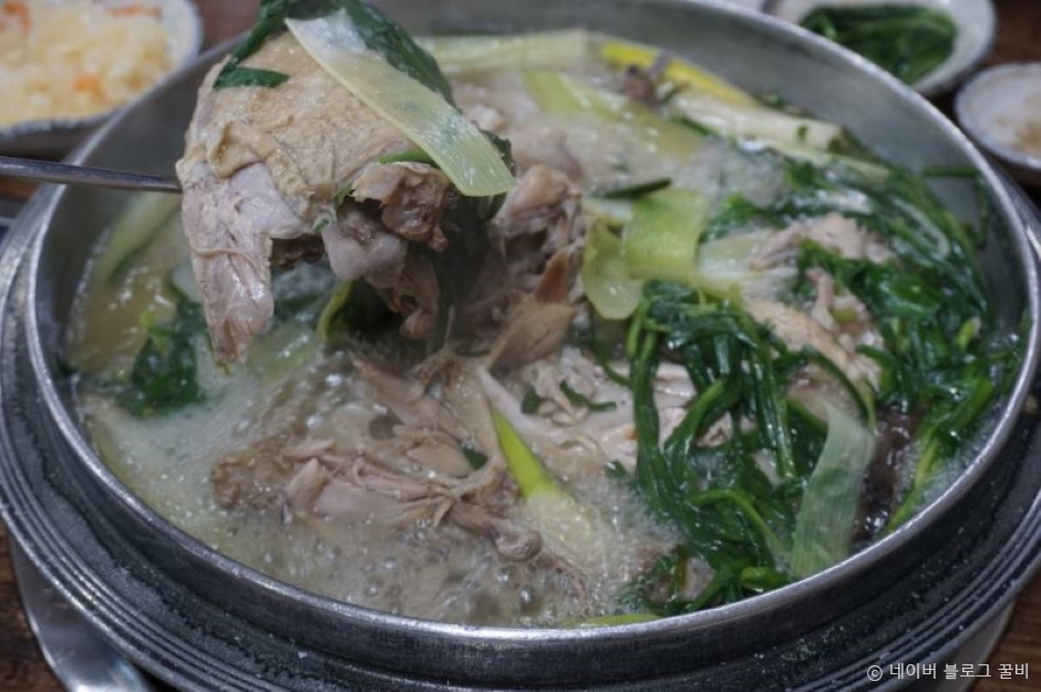 Hwangje Neung-i Mushroom Baeksuk