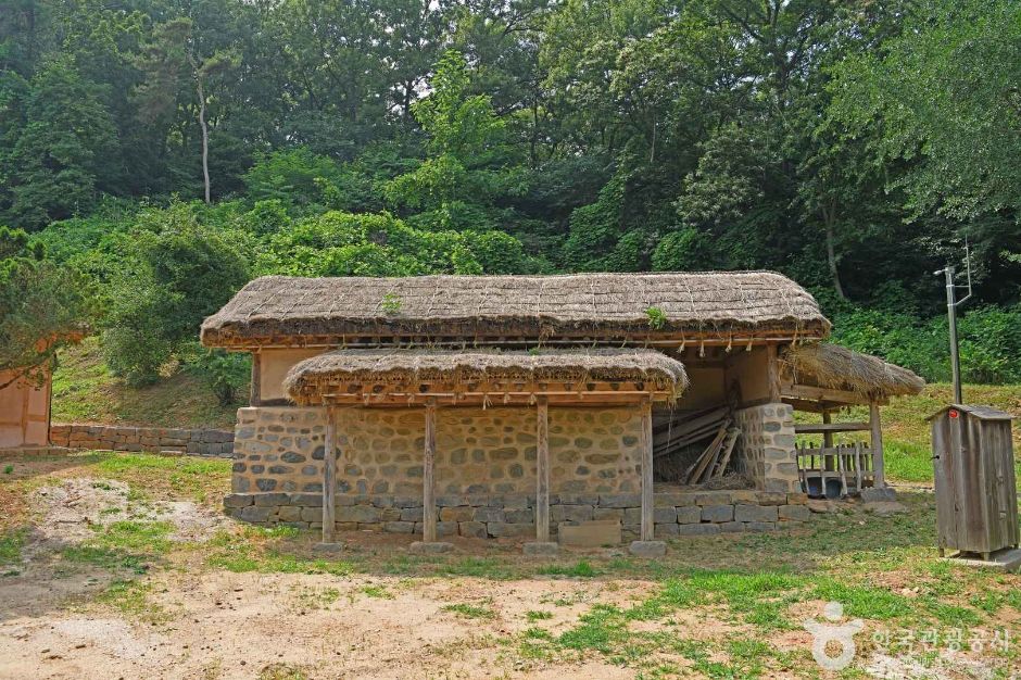 礼山 梧秋里 古宅(鄭東鎬家屋)