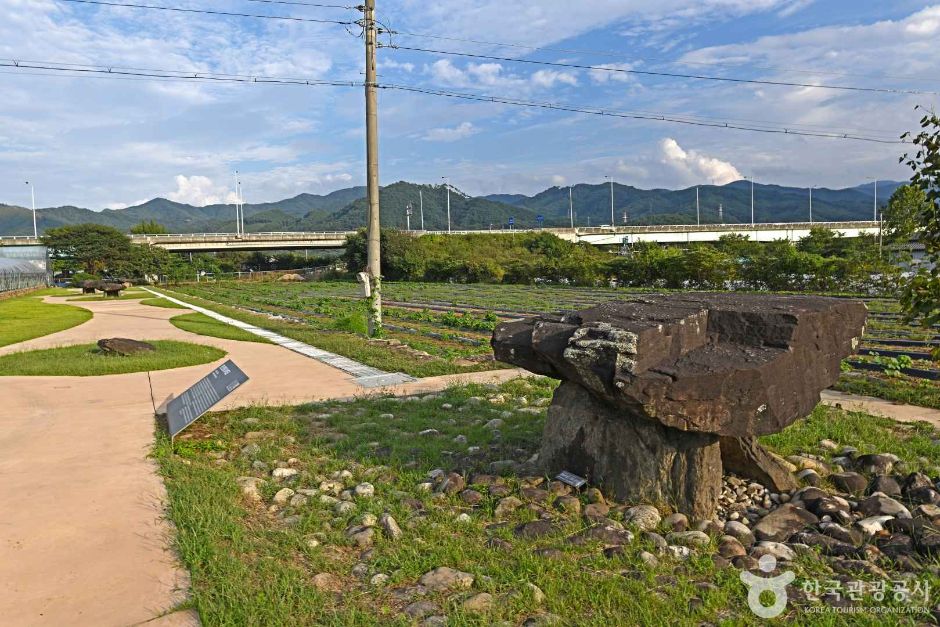 川前里支石墓群