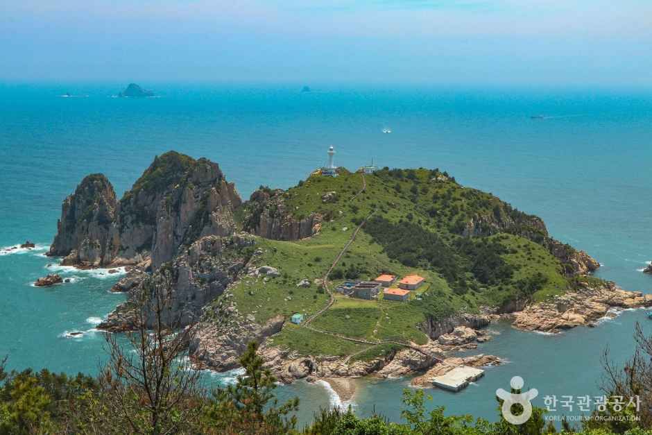 小梅物島灯台島