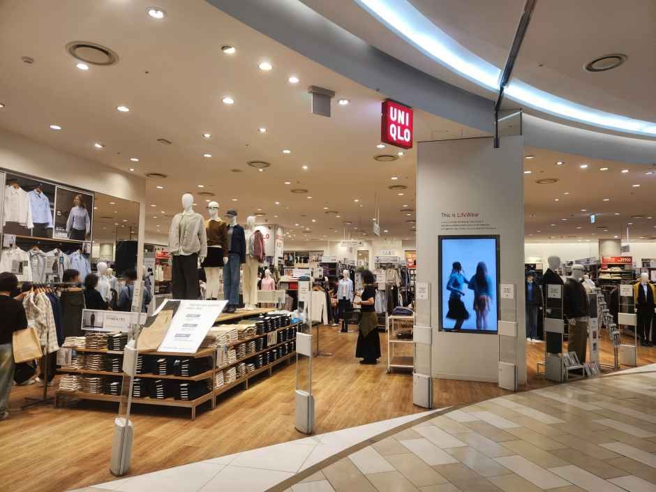 Uniqlo - Mario Outlet Branch - Mario Outlet Building 3 Branch [Tax Refund Shop] (유니클로 마리오아울렛 3관점)