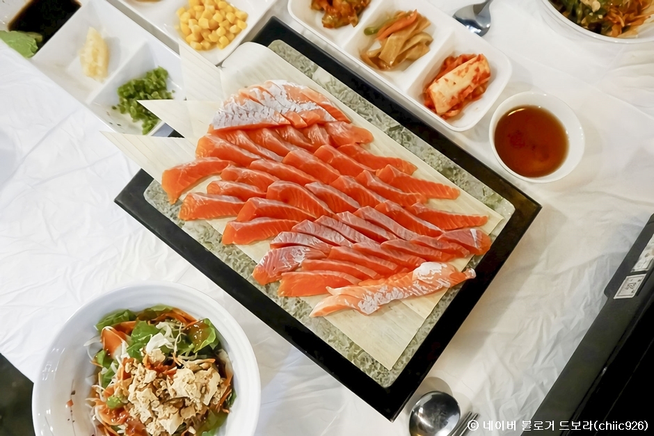 两水里鳟鱼生鱼片店