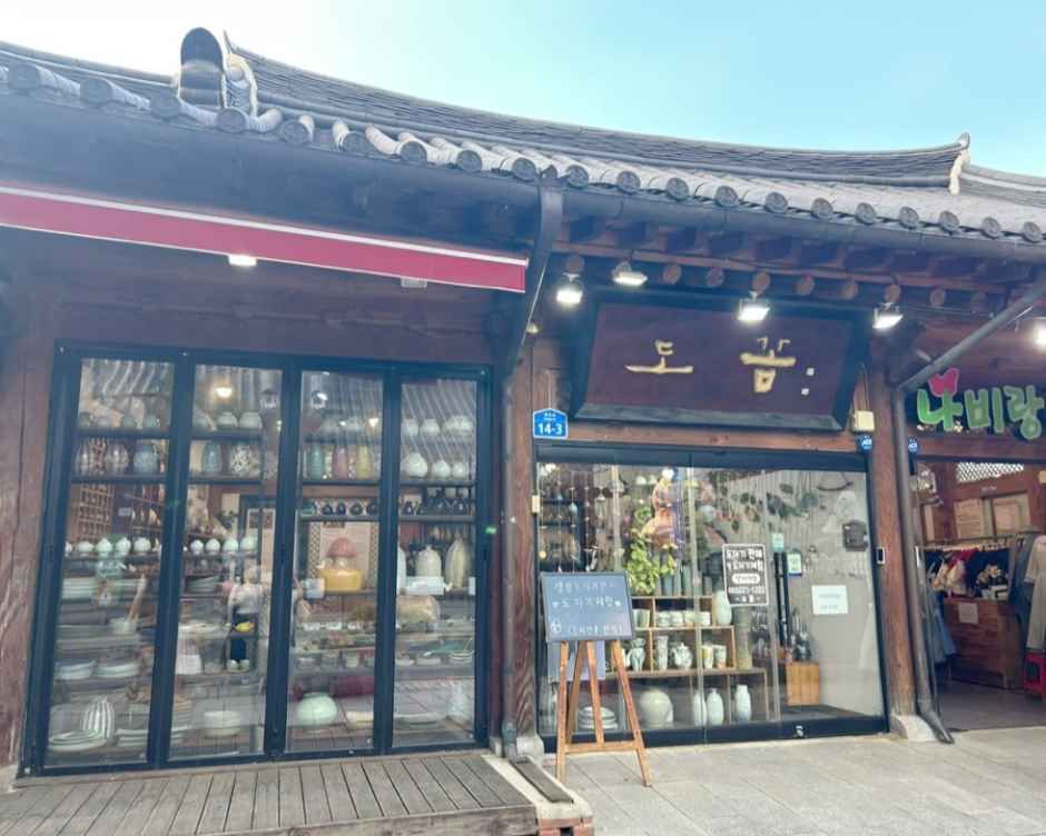 Doggom Ceramic Jeonju Hanok Village Branch [Tax Refund Shop](도꼼 한옥마을점)